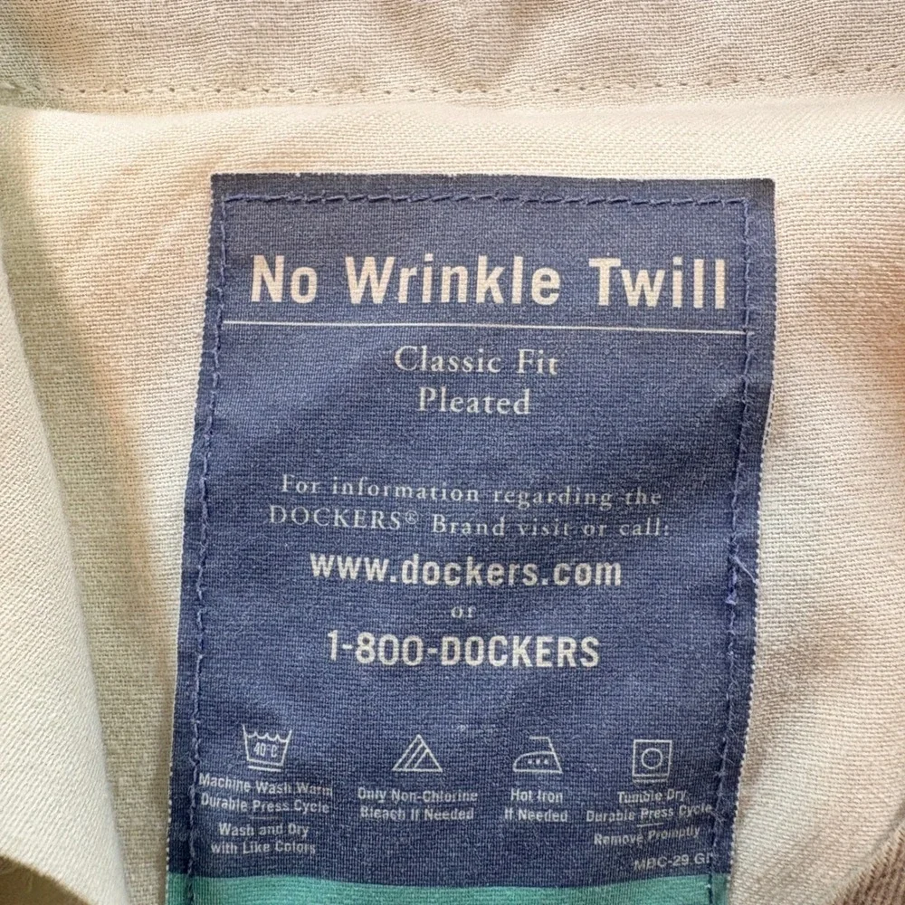 Dockers Chinos Mens 36x31 Khaki Tan Classic Fit Pleated No Wrinkle Cotton Pants
